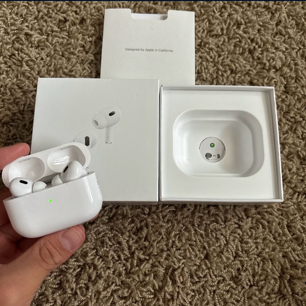Apple White Wireless Earbuds with Case